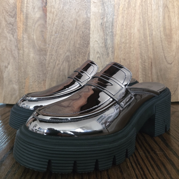 Stuart Weitzman Shoes - Stuart Weitzman Soho Mule